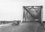 Waalbrug bij Zaltbommel 1933_custom.jpg